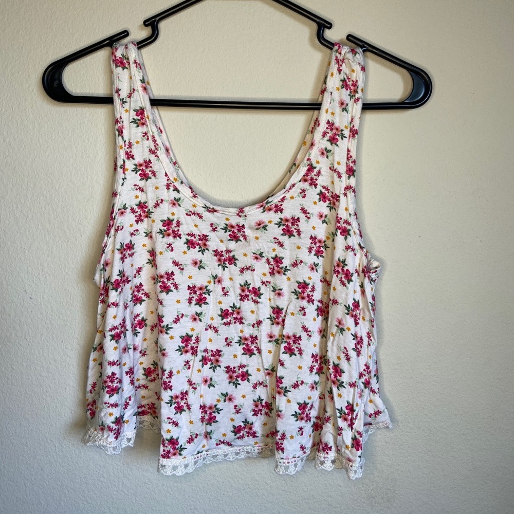 Floral & Lace Crop Top🧚🏻‍♀️